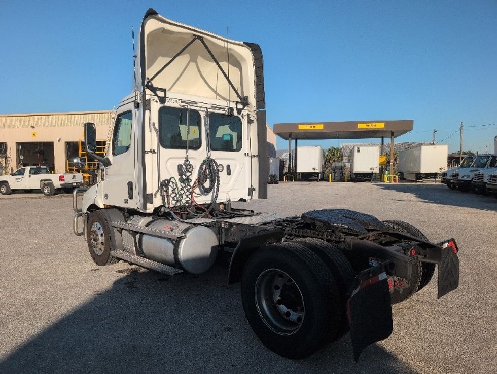 Day Cab Tractor-Heavy Duty Tractors-Freightliner-2020-T11642ST-Ocala-FL-653,257\n\t\tmiles-$ 24,000 - Image 5