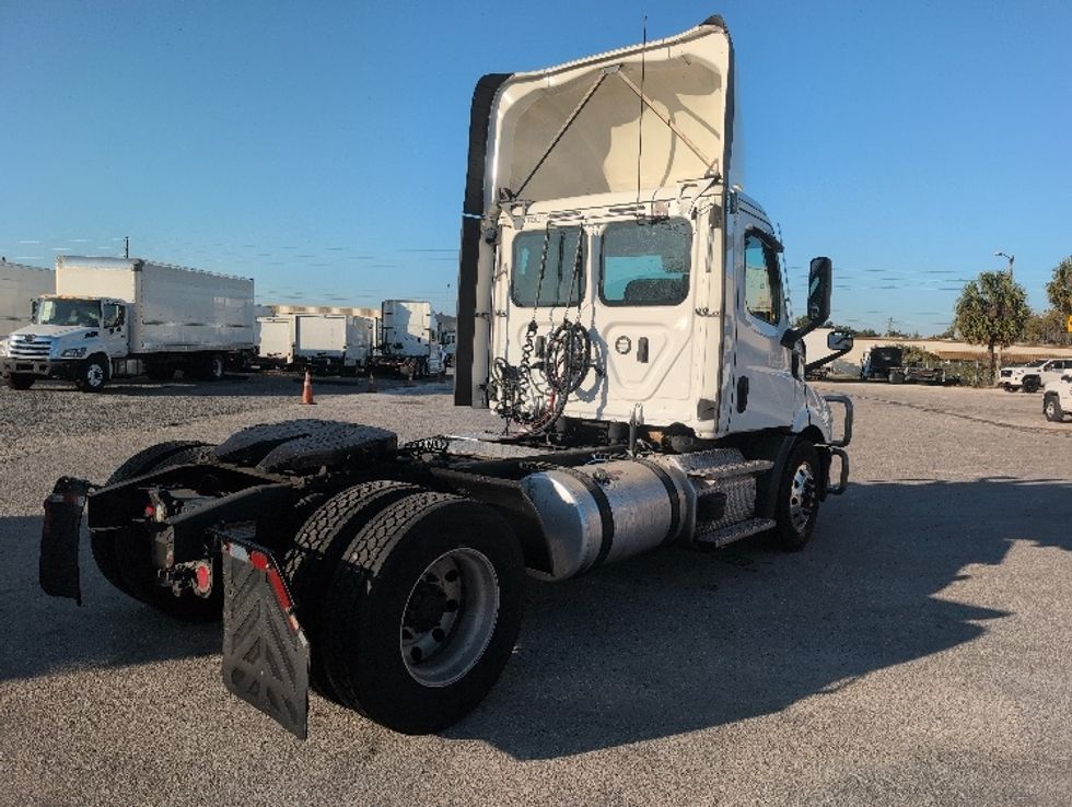 Day Cab Tractor-Heavy Duty Tractors-Freightliner-2020-T11642ST-Ocala-FL-653,257\n\t\tmiles-$ 24,000 - Image 7