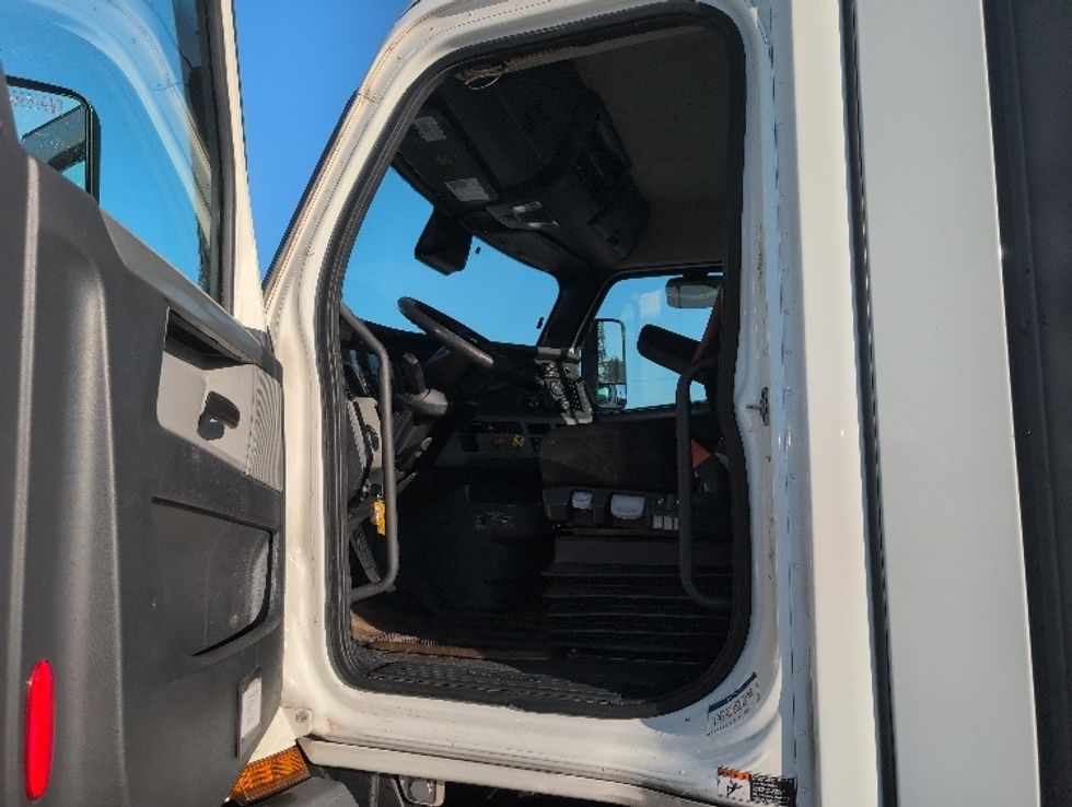 Day Cab Tractor-Heavy Duty Tractors-Freightliner-2020-T11642ST-Ocala-FL-653,257\n\t\tmiles-$ 24,000 - Image 9