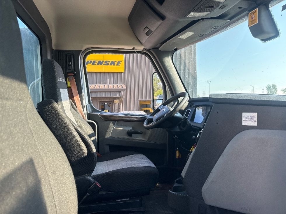 Day Cab Tractor-Heavy Duty Tractors-Freightliner-2020-T11642ST-Omaha-NE-188,580\n\t\tmiles-$ 51,750 - Image 14