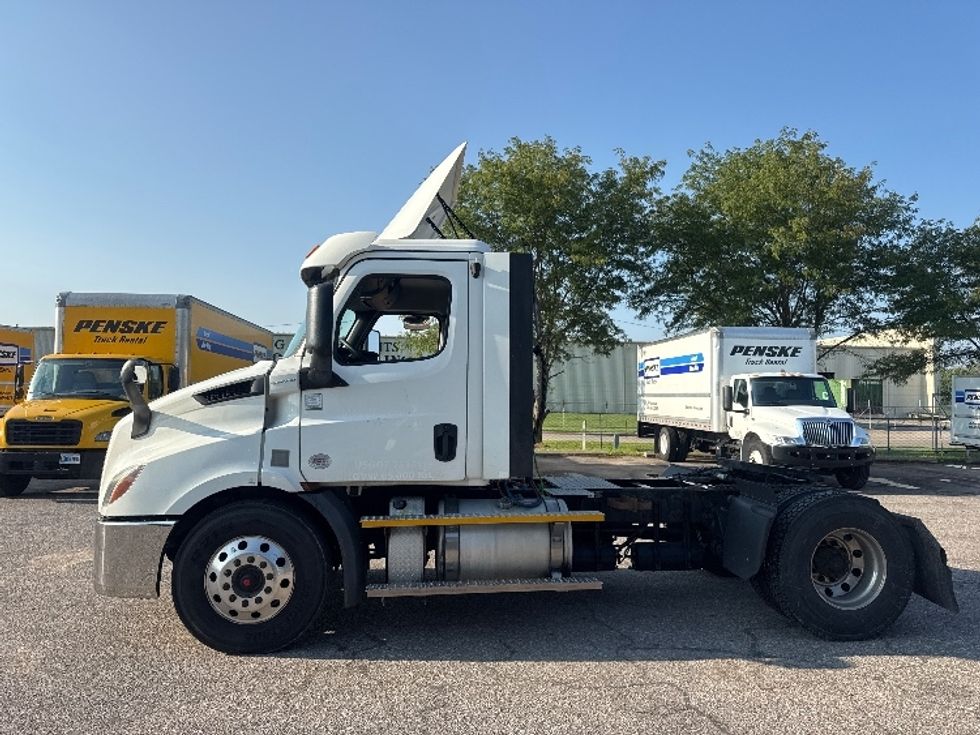 Day Cab Tractor-Heavy Duty Tractors-Freightliner-2020-T11642ST-Omaha-NE-188,580\n\t\tmiles-$ 51,750 - Image 4