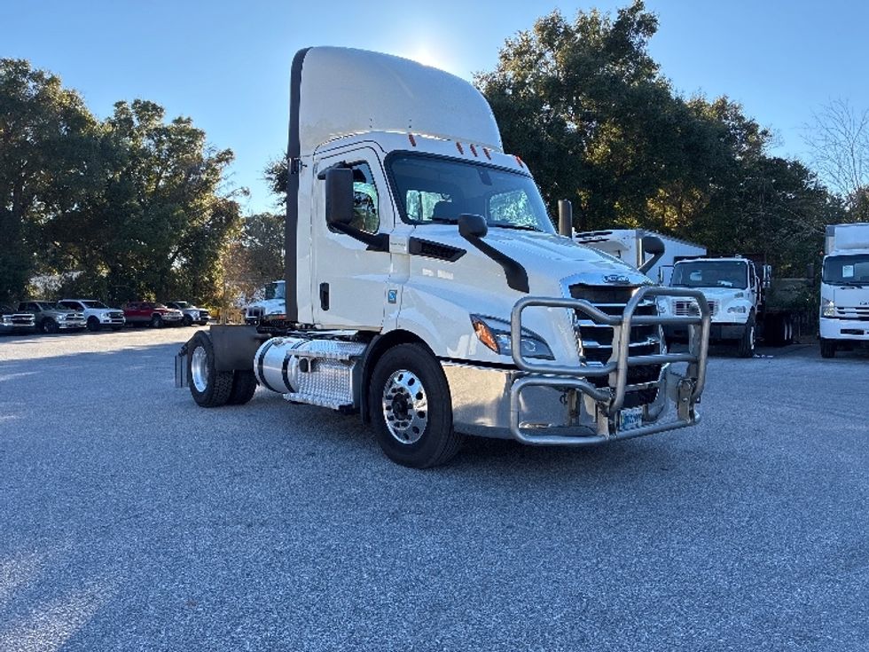 Day Cab Tractor-Heavy Duty Tractors-Freightliner-2020-T11642ST-Pensacola-FL-613,060\n\t\tmiles-$ 24,000 - Image 1