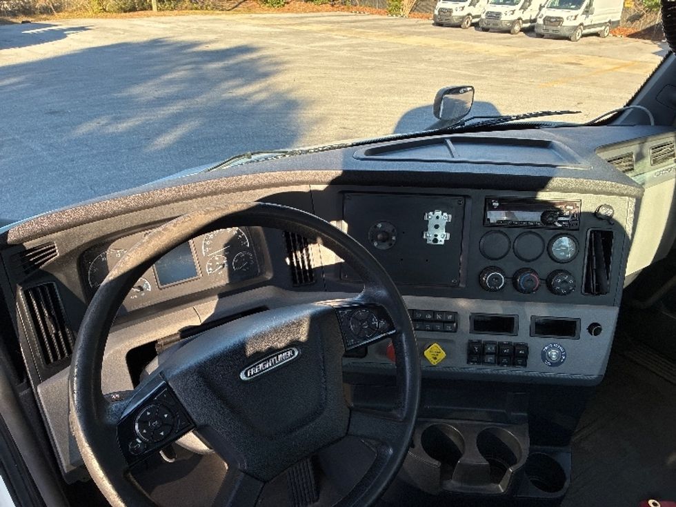 Day Cab Tractor-Heavy Duty Tractors-Freightliner-2020-T11642ST-Pensacola-FL-613,060\n\t\tmiles-$ 24,000 - Image 11