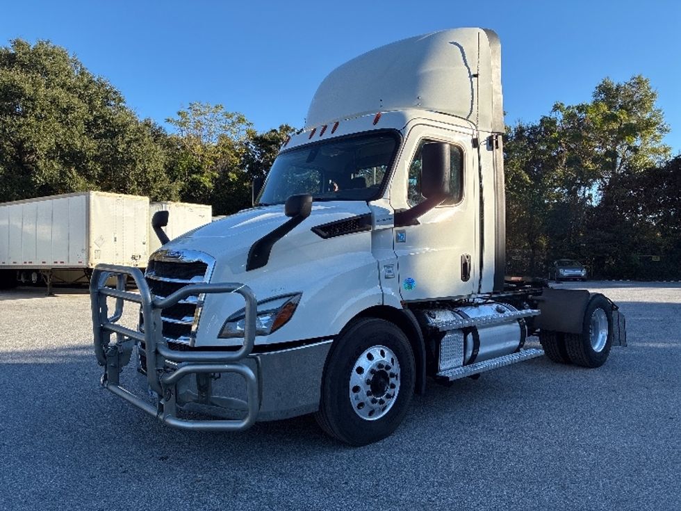 Day Cab Tractor-Heavy Duty Tractors-Freightliner-2020-T11642ST-Pensacola-FL-613,060\n\t\tmiles-$ 24,000 - Image 3