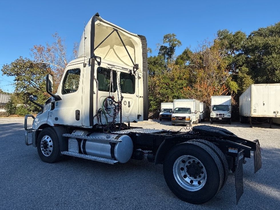 Day Cab Tractor-Heavy Duty Tractors-Freightliner-2020-T11642ST-Pensacola-FL-613,060\n\t\tmiles-$ 24,000 - Image 5