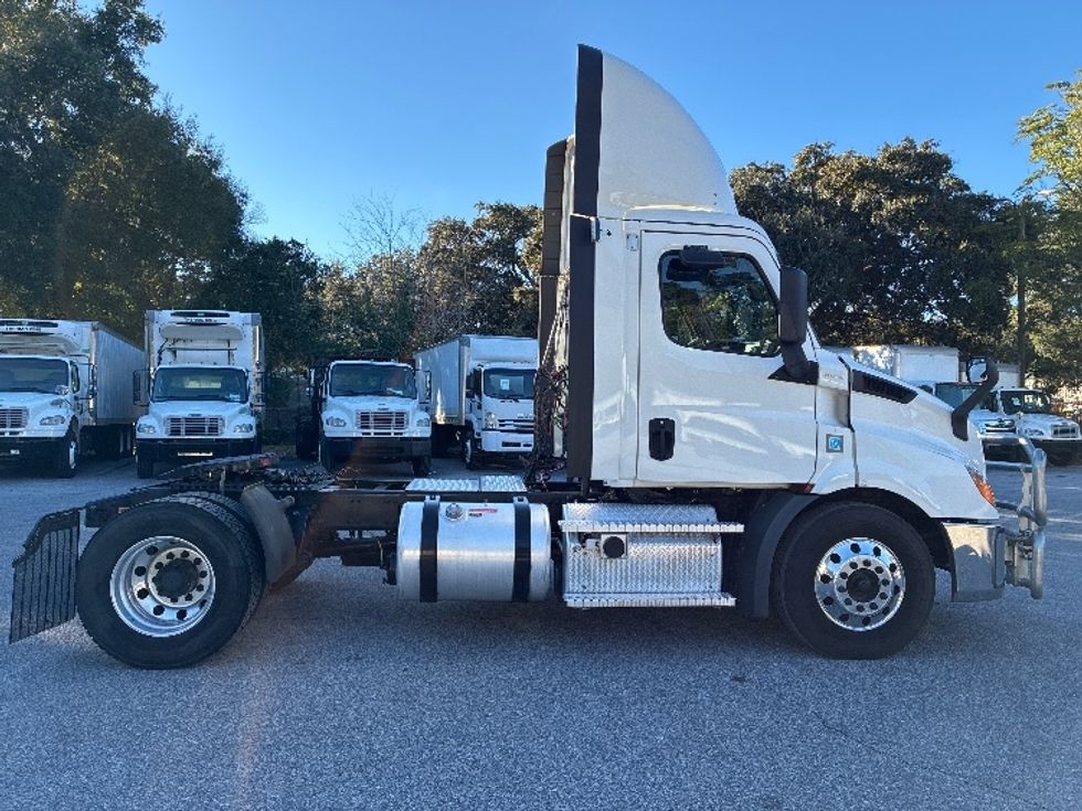Day Cab Tractor-Heavy Duty Tractors-Freightliner-2020-T11642ST-Pensacola-FL-613,060\n\t\tmiles-$ 24,000 - Image 8