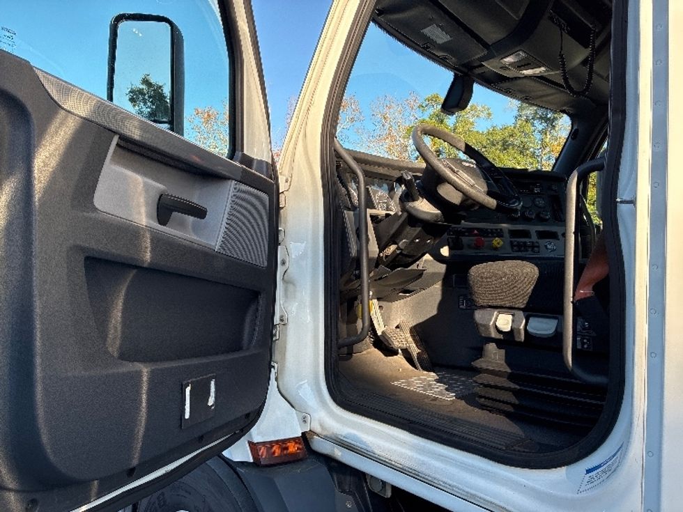 Day Cab Tractor-Heavy Duty Tractors-Freightliner-2020-T11642ST-Pensacola-FL-613,060\n\t\tmiles-$ 24,000 - Image 9