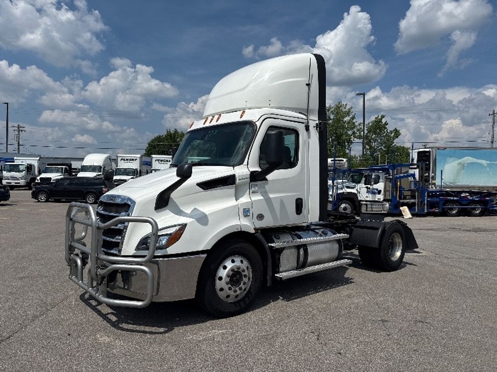 2020 Freightliner Cascadia 116" Day cab photo 3