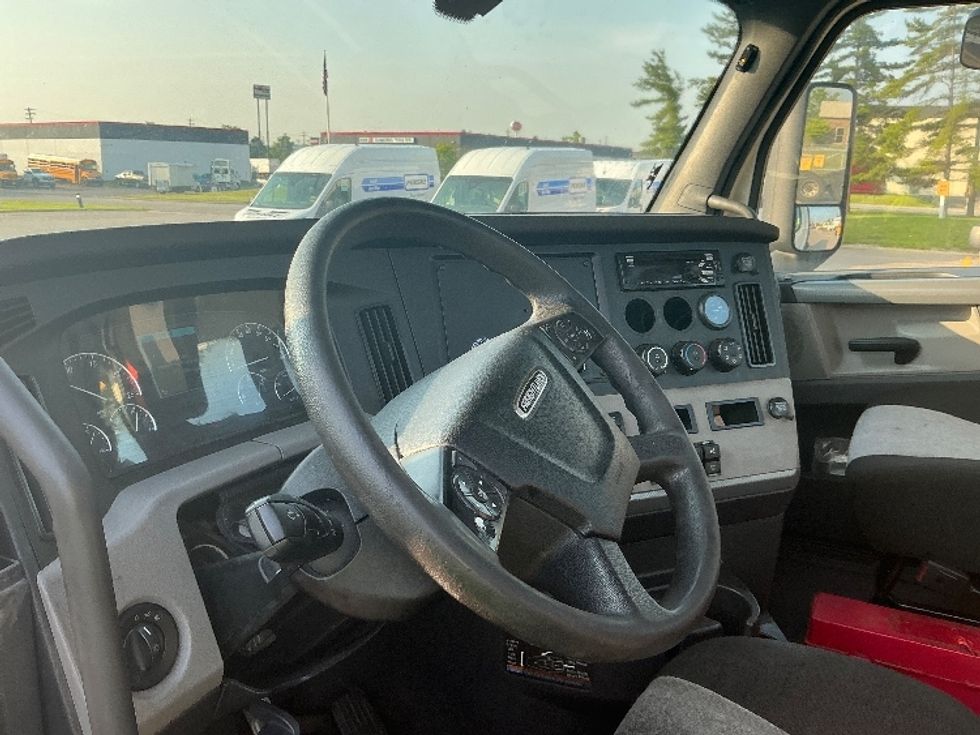 Day Cab Tractor-Heavy Duty Tractors-Freightliner-2020-T11642ST-Piqua-OH-579,879\n\t\tmiles-$ 26,000 - Image 10