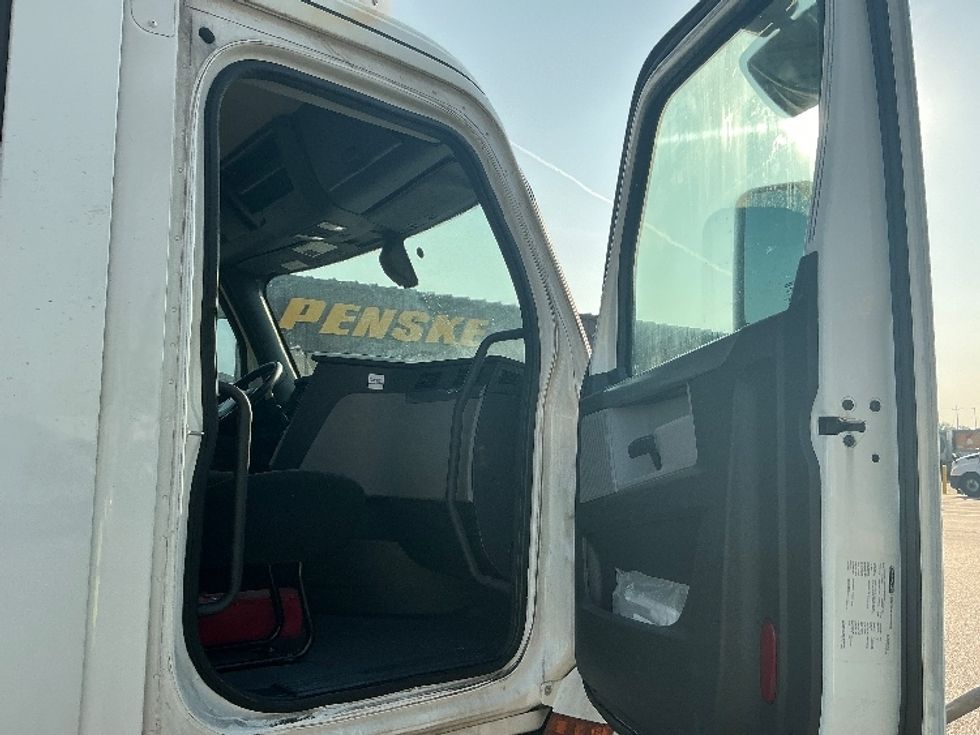 Day Cab Tractor-Heavy Duty Tractors-Freightliner-2020-T11642ST-Piqua-OH-579,879\n\t\tmiles-$ 26,000 - Image 12