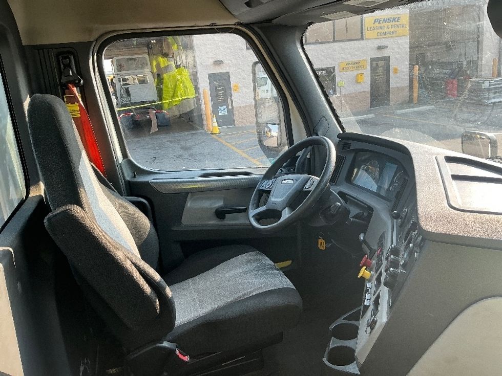 Day Cab Tractor-Heavy Duty Tractors-Freightliner-2020-T11642ST-Piqua-OH-579,879\n\t\tmiles-$ 26,000 - Image 14