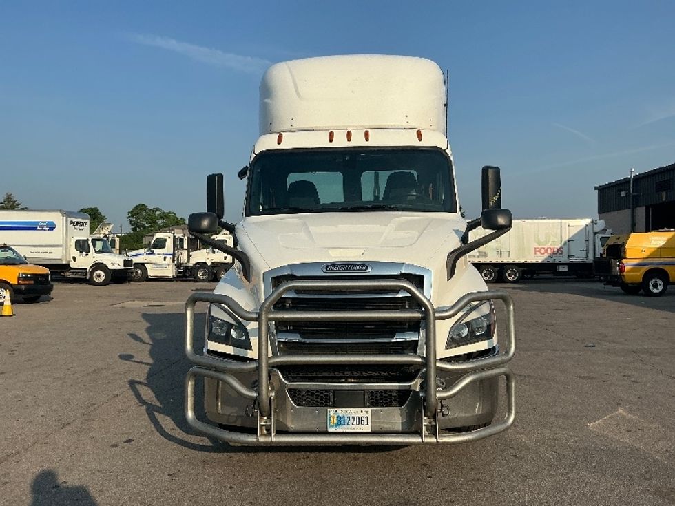 Day Cab Tractor-Heavy Duty Tractors-Freightliner-2020-T11642ST-Piqua-OH-579,879\n\t\tmiles-$ 26,000 - Image 2
