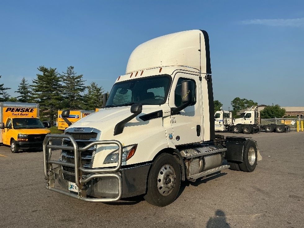 Day Cab Tractor-Heavy Duty Tractors-Freightliner-2020-T11642ST-Piqua-OH-579,879\n\t\tmiles-$ 26,000 - Image 3