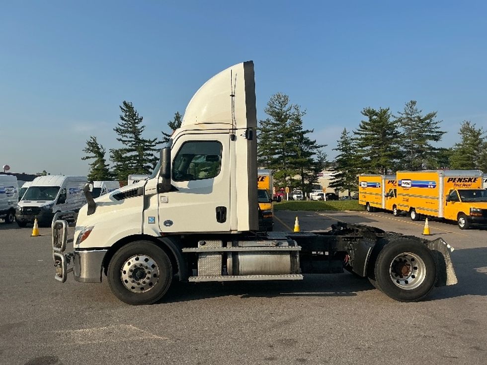 Day Cab Tractor-Heavy Duty Tractors-Freightliner-2020-T11642ST-Piqua-OH-579,879\n\t\tmiles-$ 26,000 - Image 4
