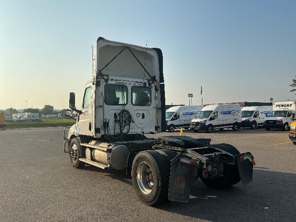Day Cab Tractor-Heavy Duty Tractors-Freightliner-2020-T11642ST-Piqua-OH-579,879\n\t\tmiles-$ 26,000 - Image 5