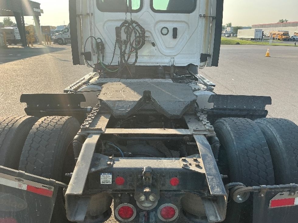 Day Cab Tractor-Heavy Duty Tractors-Freightliner-2020-T11642ST-Piqua-OH-579,879\n\t\tmiles-$ 26,000 - Image 6