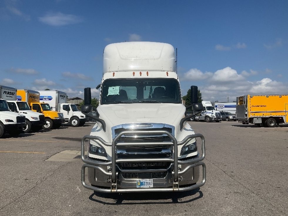 Day Cab Tractor-Heavy Duty Tractors-Freightliner-2020-T11642ST-Piqua-OH-580,069\n\t\tmiles-$ 26,000 - Image 2