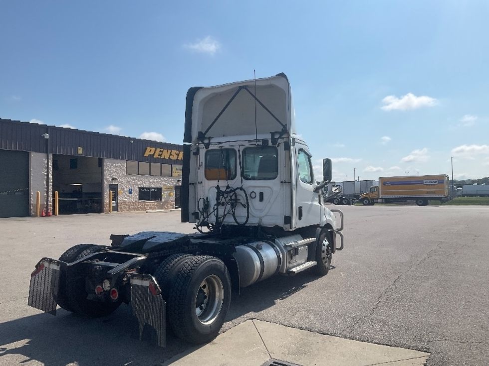 Day Cab Tractor-Heavy Duty Tractors-Freightliner-2020-T11642ST-Piqua-OH-580,069\n\t\tmiles-$ 26,000 - Image 7
