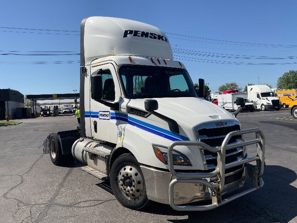 Day Cab Tractor-Heavy Duty Tractors-Freightliner-2020-T11642ST-Plymouth-MI-378,499\n\t\tmiles-$ 38,750 - Image 1