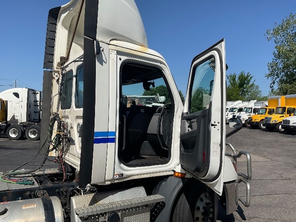 Day Cab Tractor-Heavy Duty Tractors-Freightliner-2020-T11642ST-Plymouth-MI-378,499\n\t\tmiles-$ 38,750 - Image 12