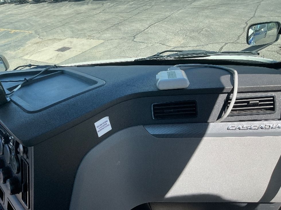 Day Cab Tractor-Heavy Duty Tractors-Freightliner-2020-T11642ST-Plymouth-MI-378,499\n\t\tmiles-$ 38,750 - Image 13