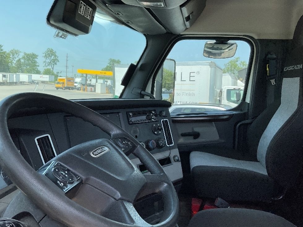 Day Cab Tractor-Heavy Duty Tractors-Freightliner-2020-T11642ST-Rochester-NY-259,459\n\t\tmiles-$ 45,000 - Image 10