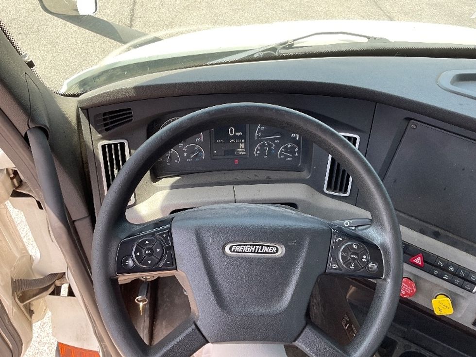 Day Cab Tractor-Heavy Duty Tractors-Freightliner-2020-T11642ST-Rochester-NY-259,459\n\t\tmiles-$ 45,000 - Image 11