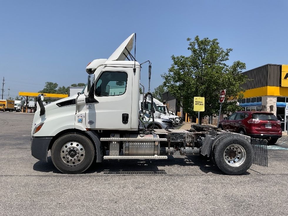 Day Cab Tractor-Heavy Duty Tractors-Freightliner-2020-T11642ST-Rochester-NY-259,459\n\t\tmiles-$ 45,000 - Image 4