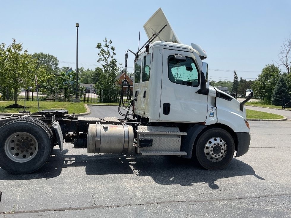 Day Cab Tractor-Heavy Duty Tractors-Freightliner-2020-T11642ST-Rochester-NY-259,459\n\t\tmiles-$ 45,000 - Image 8