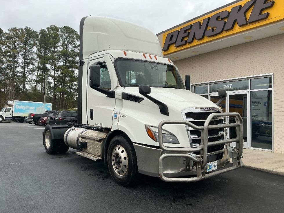 Day Cab Tractor-Heavy Duty Tractors-Freightliner-2020-T11642ST-Spartanburg-SC-392,224\n\t\tmiles-$ 40,750 - Image 1