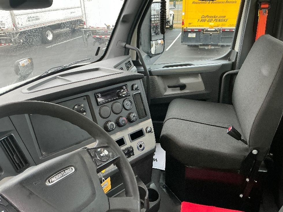 Day Cab Tractor-Heavy Duty Tractors-Freightliner-2020-T11642ST-Spartanburg-SC-392,224\n\t\tmiles-$ 40,750 - Image 10