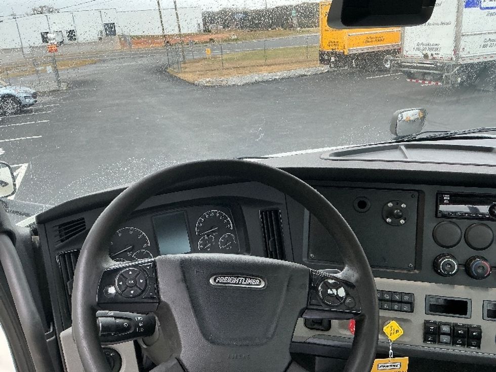 Day Cab Tractor-Heavy Duty Tractors-Freightliner-2020-T11642ST-Spartanburg-SC-392,224\n\t\tmiles-$ 40,750 - Image 11