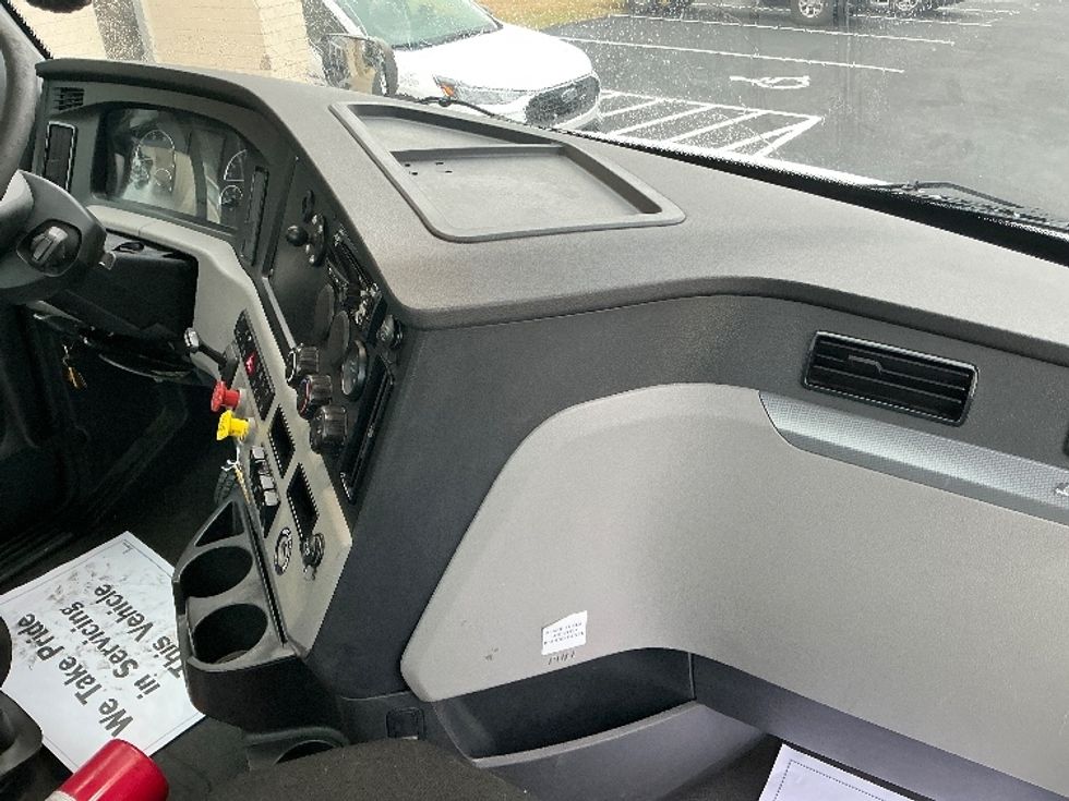 Day Cab Tractor-Heavy Duty Tractors-Freightliner-2020-T11642ST-Spartanburg-SC-392,224\n\t\tmiles-$ 40,750 - Image 13