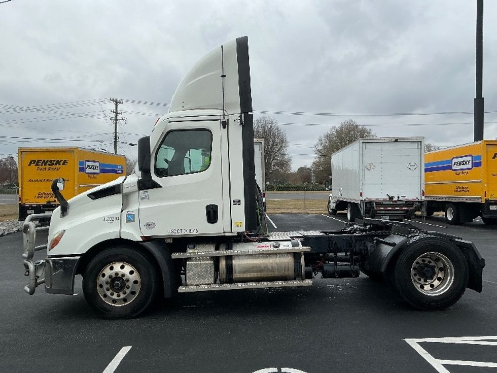 Day Cab Tractor-Heavy Duty Tractors-Freightliner-2020-T11642ST-Spartanburg-SC-392,224\n\t\tmiles-$ 40,750 - Image 4