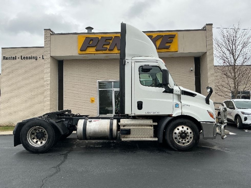 Day Cab Tractor-Heavy Duty Tractors-Freightliner-2020-T11642ST-Spartanburg-SC-392,224\n\t\tmiles-$ 40,750 - Image 8