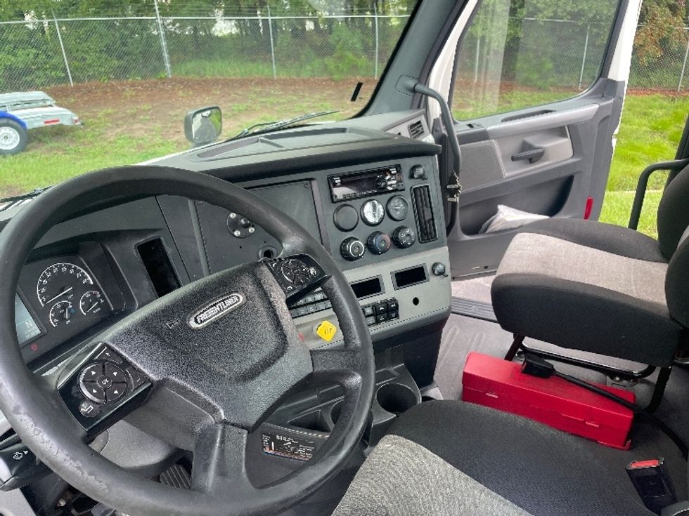 Day Cab Tractor-Heavy Duty Tractors-Freightliner-2020-T11642ST-Spartanburg-SC-449,000\n\t\tmiles-$ 40,000 - Image 10