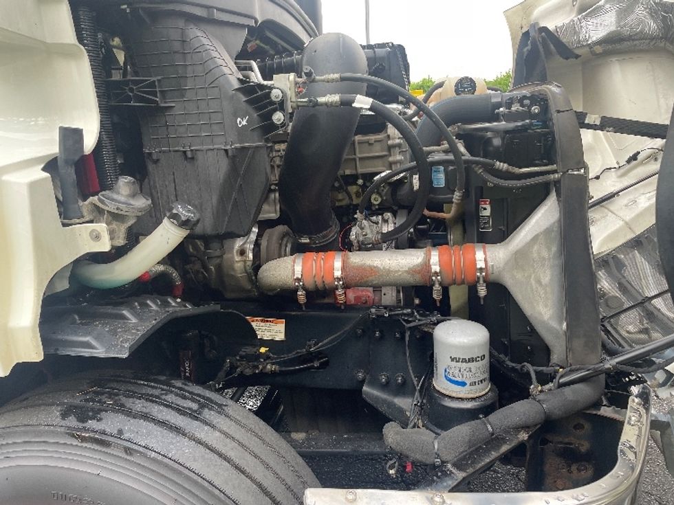 Day Cab Tractor-Heavy Duty Tractors-Freightliner-2020-T11642ST-Spartanburg-SC-449,000\n\t\tmiles-$ 40,000 - Image 15