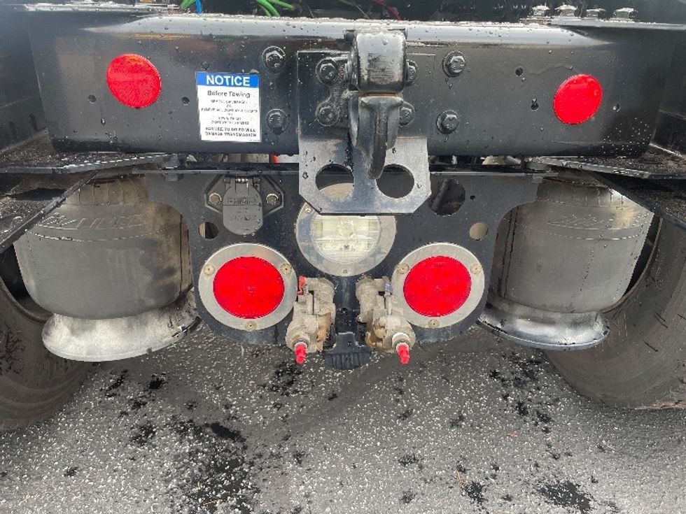 Day Cab Tractor-Heavy Duty Tractors-Freightliner-2020-T11642ST-Spartanburg-SC-449,000\n\t\tmiles-$ 40,000 - Image 17