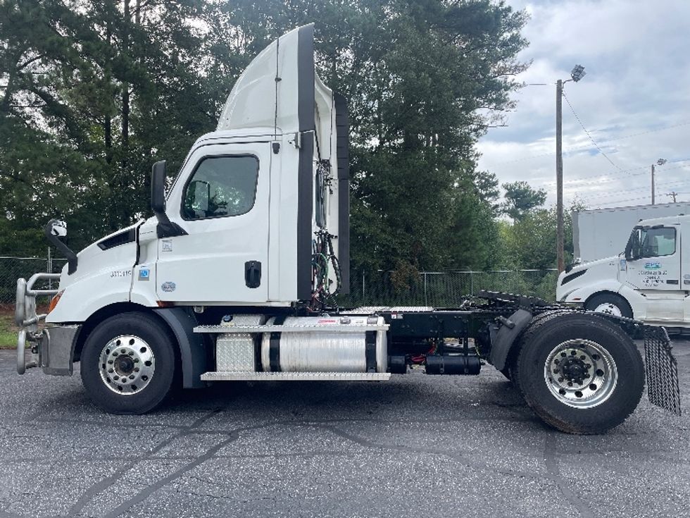 Day Cab Tractor-Heavy Duty Tractors-Freightliner-2020-T11642ST-Spartanburg-SC-449,000\n\t\tmiles-$ 40,000 - Image 4