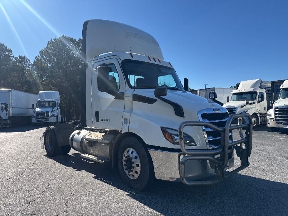 Day Cab Tractor-Heavy Duty Tractors-Freightliner-2020-T11642ST-Spartanburg-SC-471,572\n\t\tmiles-$ 35,250 - Image 1