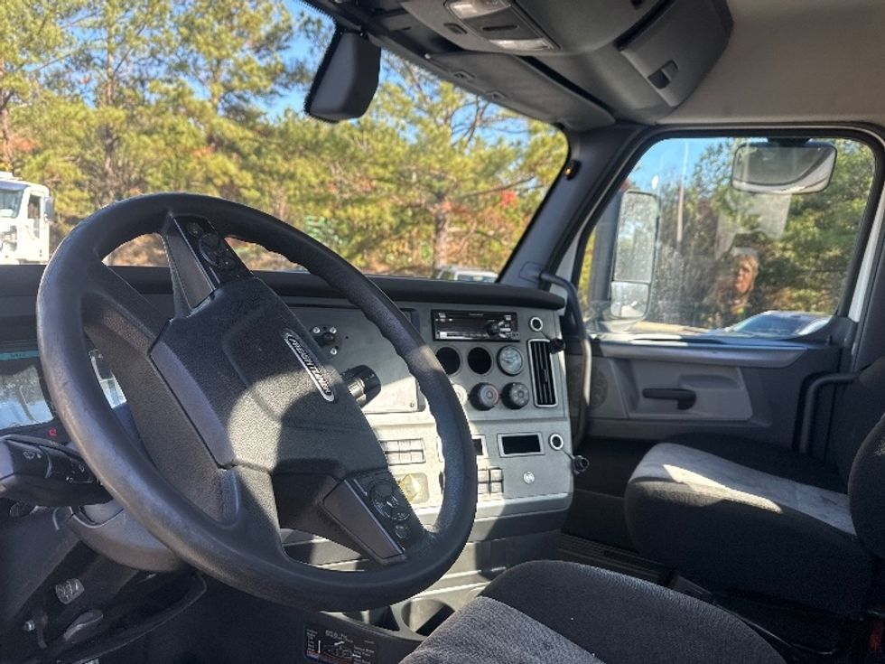 Day Cab Tractor-Heavy Duty Tractors-Freightliner-2020-T11642ST-Spartanburg-SC-471,572\n\t\tmiles-$ 35,250 - Image 10