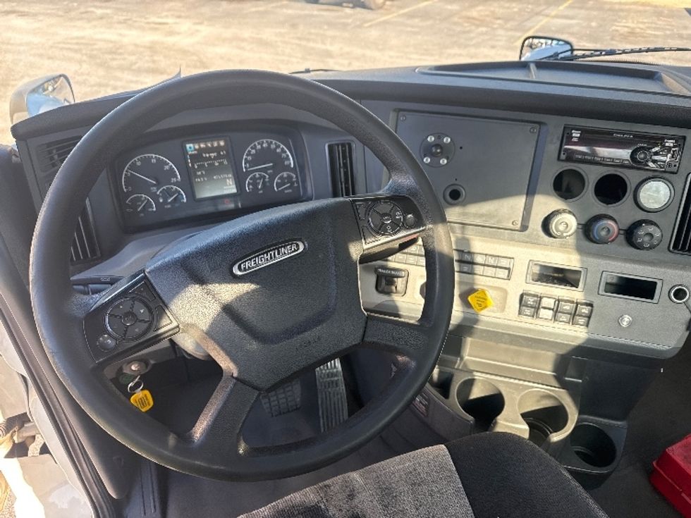 Day Cab Tractor-Heavy Duty Tractors-Freightliner-2020-T11642ST-Spartanburg-SC-471,572\n\t\tmiles-$ 35,250 - Image 11