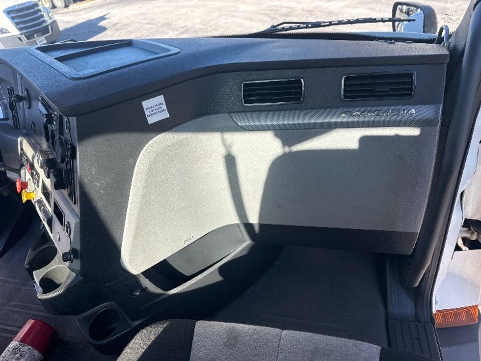 Day Cab Tractor-Heavy Duty Tractors-Freightliner-2020-T11642ST-Spartanburg-SC-471,572\n\t\tmiles-$ 35,250 - Image 13