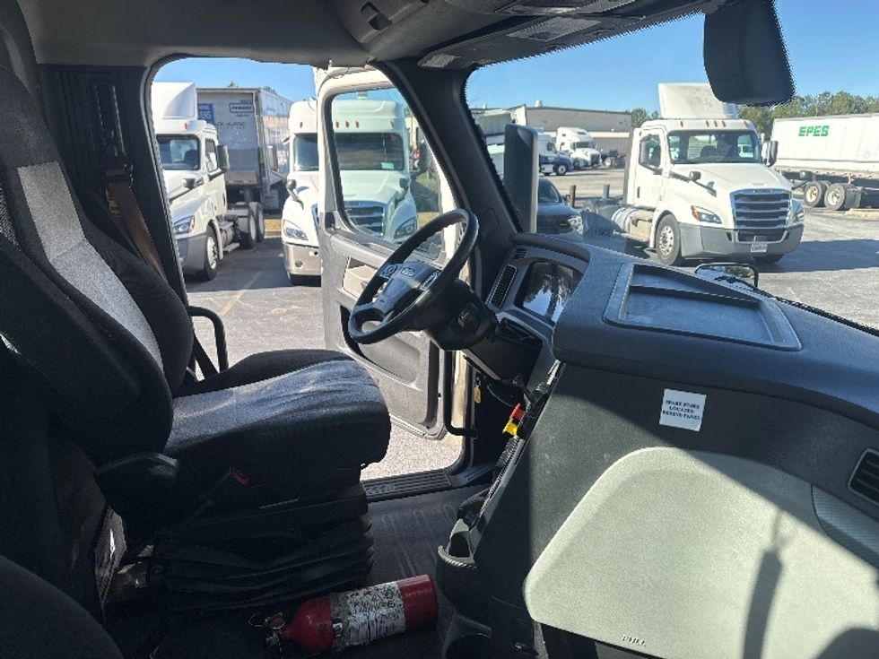 Day Cab Tractor-Heavy Duty Tractors-Freightliner-2020-T11642ST-Spartanburg-SC-471,572\n\t\tmiles-$ 35,250 - Image 14