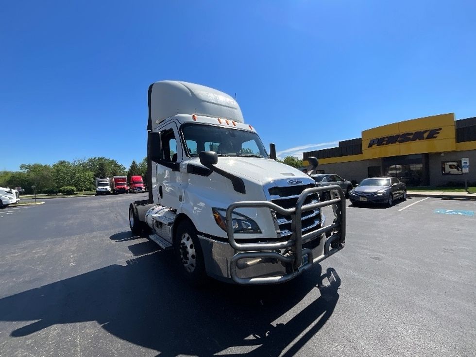 Day Cab Tractor-Heavy Duty Tractors-Freightliner-2020-T11642ST-Swedesboro-NJ-495,999\n\t\tmiles-$ 31,500 - Image 1
