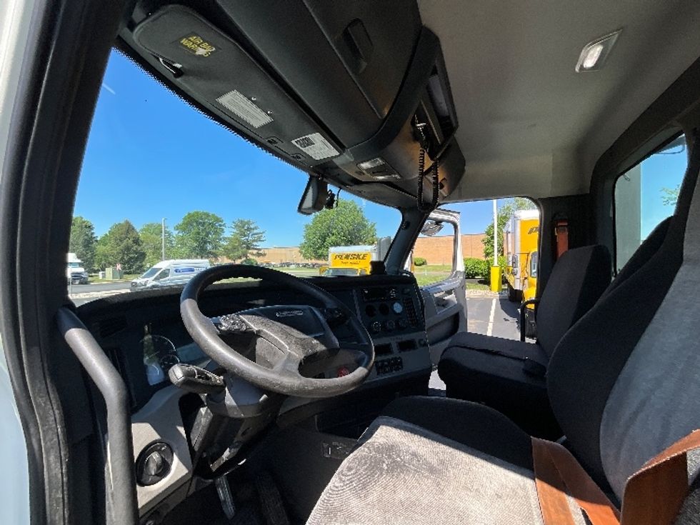 Day Cab Tractor-Heavy Duty Tractors-Freightliner-2020-T11642ST-Swedesboro-NJ-495,999\n\t\tmiles-$ 31,500 - Image 10