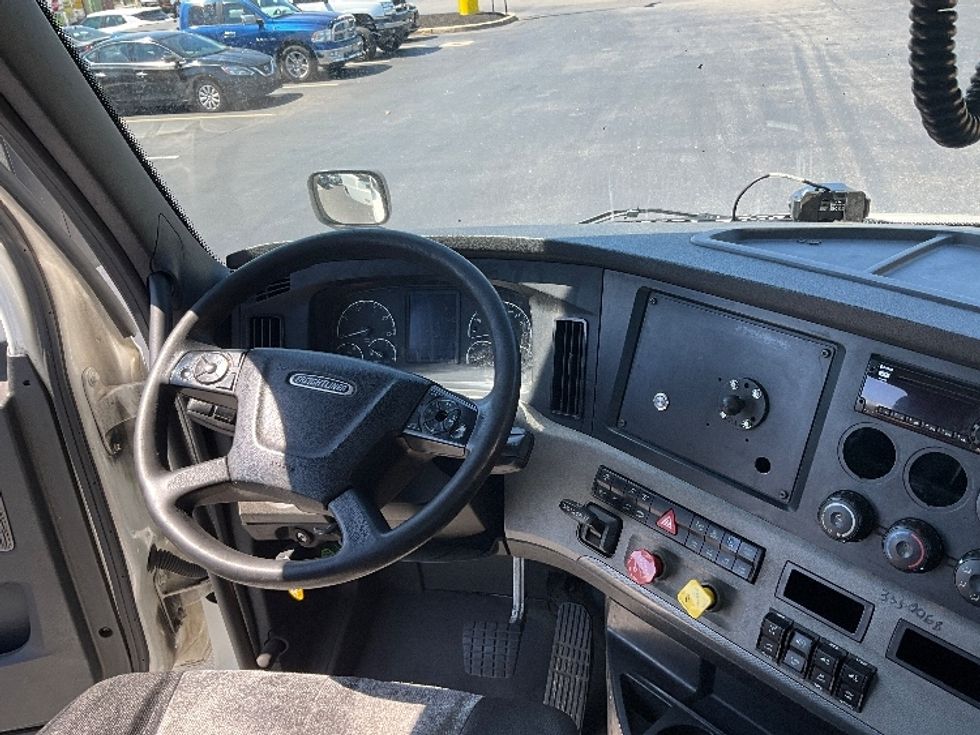 Day Cab Tractor-Heavy Duty Tractors-Freightliner-2020-T11642ST-Swedesboro-NJ-495,999\n\t\tmiles-$ 31,500 - Image 11