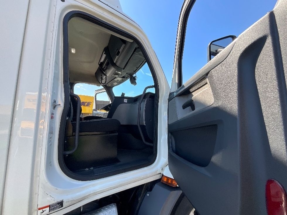 Day Cab Tractor-Heavy Duty Tractors-Freightliner-2020-T11642ST-Swedesboro-NJ-495,999\n\t\tmiles-$ 31,500 - Image 12