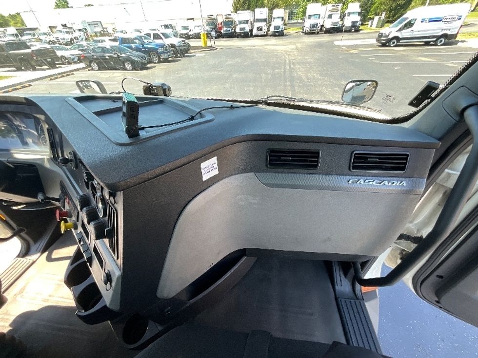 Day Cab Tractor-Heavy Duty Tractors-Freightliner-2020-T11642ST-Swedesboro-NJ-495,999\n\t\tmiles-$ 31,500 - Image 13