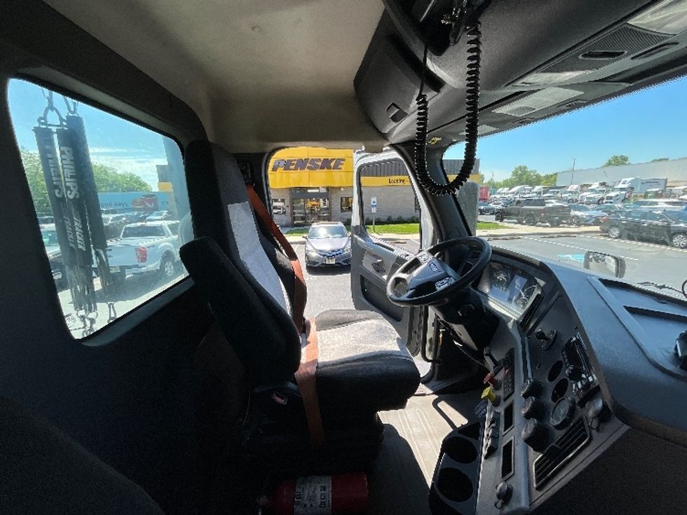 Day Cab Tractor-Heavy Duty Tractors-Freightliner-2020-T11642ST-Swedesboro-NJ-495,999\n\t\tmiles-$ 31,500 - Image 14